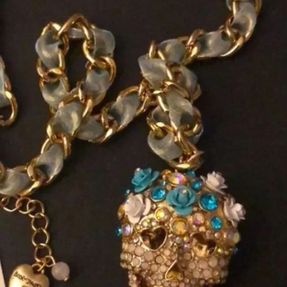 NWT Betsey Johsnon Sugar Skull Necklace - Picture 8 of 14